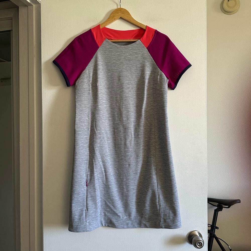 Title Nine Gray/Pink Unconventional Athleisure Travel Mini Dress size Medium